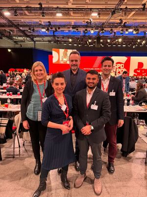 SPD-Delegierte der Region Karlsruhe: Judith Marvi, Meri Uhlig, René Repasi, Assad Hussain, Parsa Marvi (vlnr)